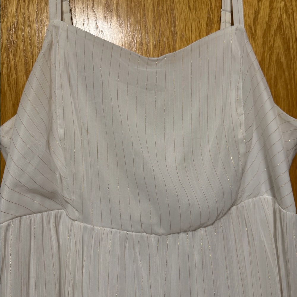 torrid White Pleated Tiered Dress with gold Metallic Pinstripes and Lace NWT 2